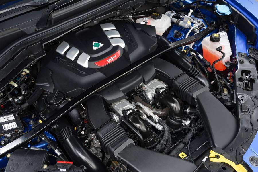  Alfa Romeo Stelvio Quadrifoglio (949) 2019 года  (ZA) (фото 29 из 42)